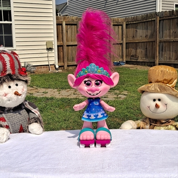 Dreamworks Dancing Hair Poppy  Trolls World Tour Doll - Picture 9 of 9